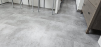  Vinylová podlah v kuchyni Bukoma Stone uClick XL Beton Kámen Šedohnědý 4